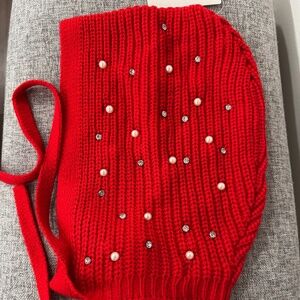 FLAT WHITE RHINESTONE EMBELLISHED KNIT BONNET